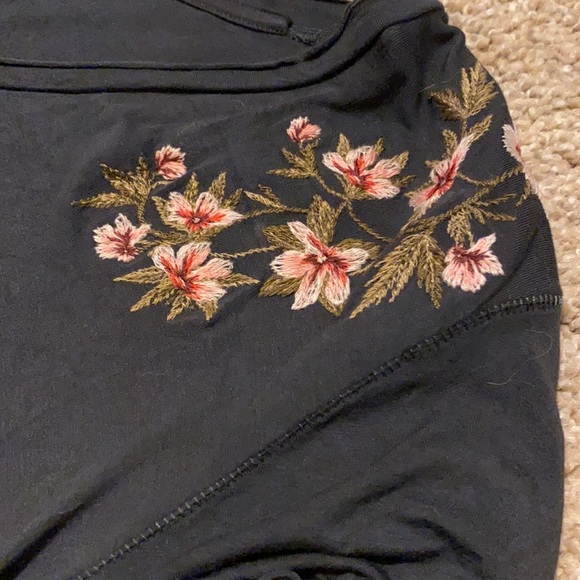American Eagle Embroidered Floral Soft Top - Picture 2 of 3